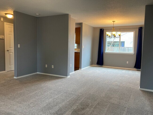 Foto del edificio - Four Bedroom Home in Keizer