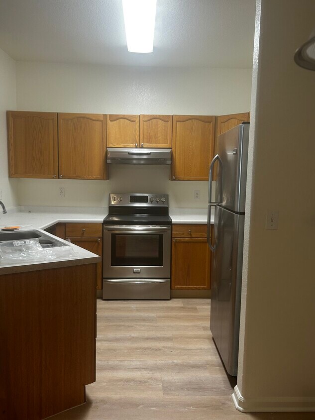 Kitchen w/stainless steel appliances - 7454 S Alkire St
