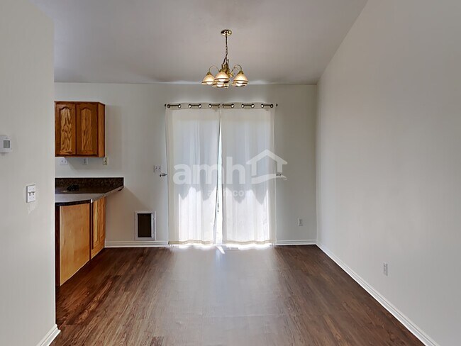 Foto del edificio - 923 Canfield Dr