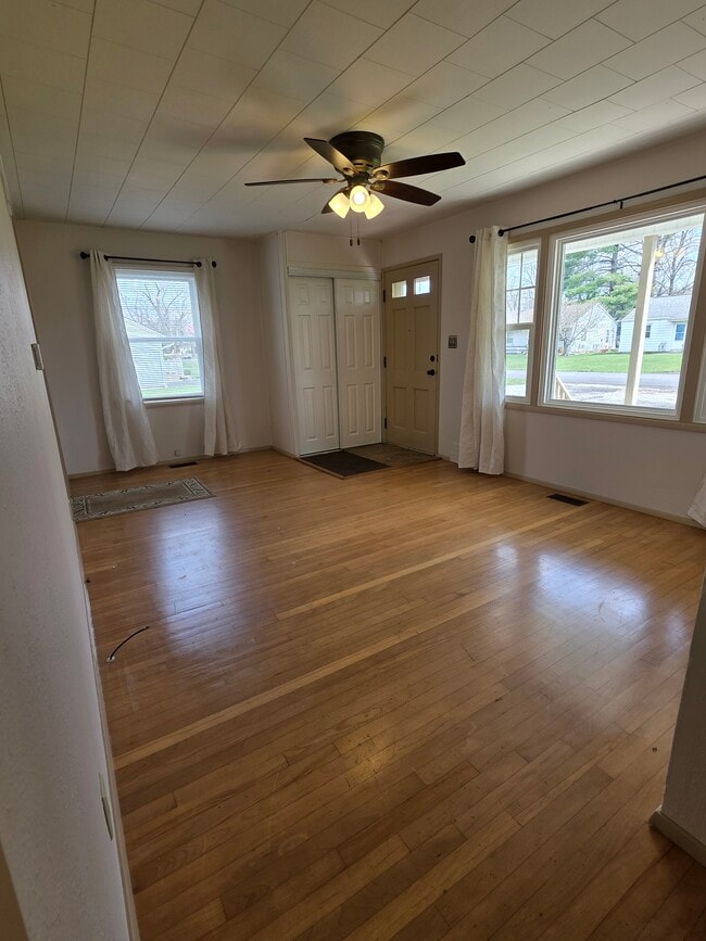 Building Photo - 718 S Judkins Ave