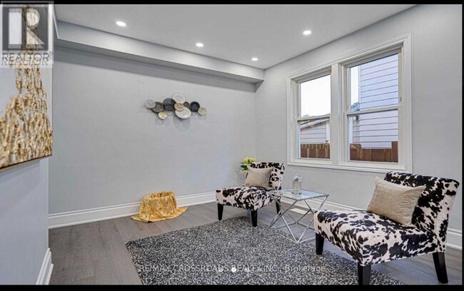 Building Photo - 144 Conant St