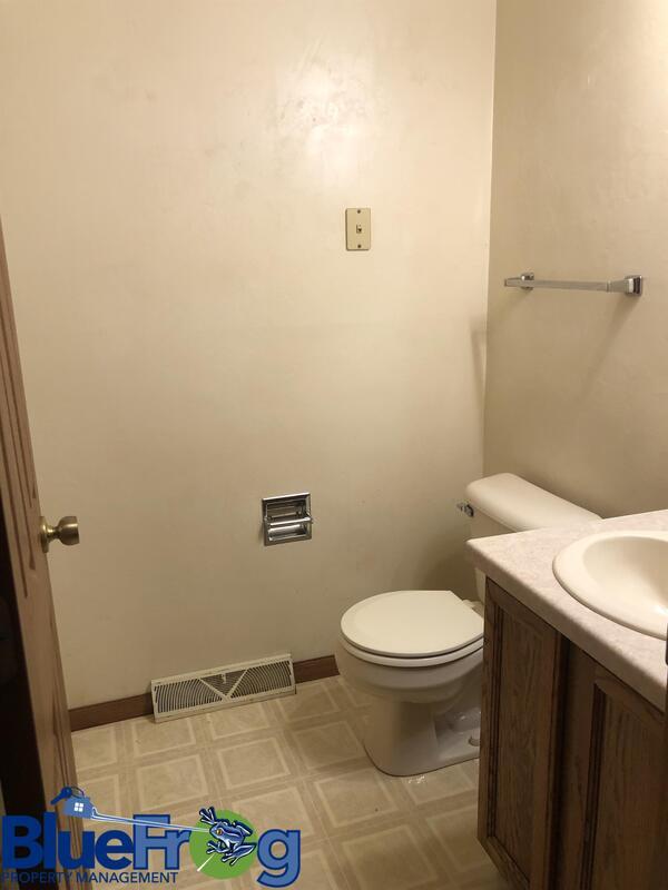 Building Photo - 2313-2315 Meadow Green Dr