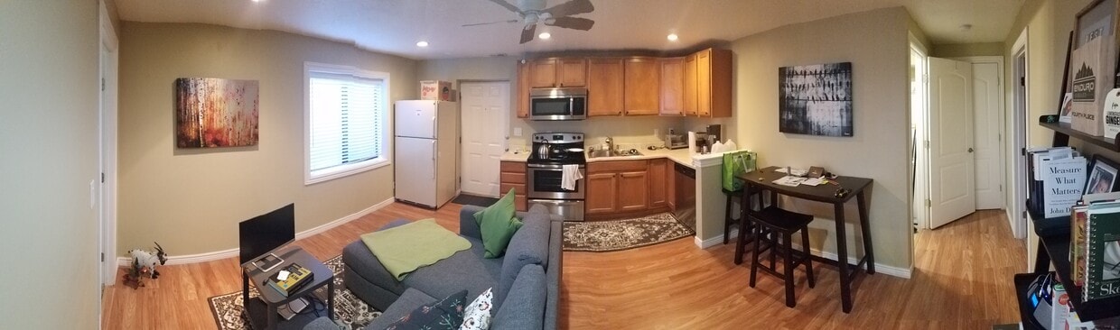 Foto principal - 7038 S Brookhill Dr