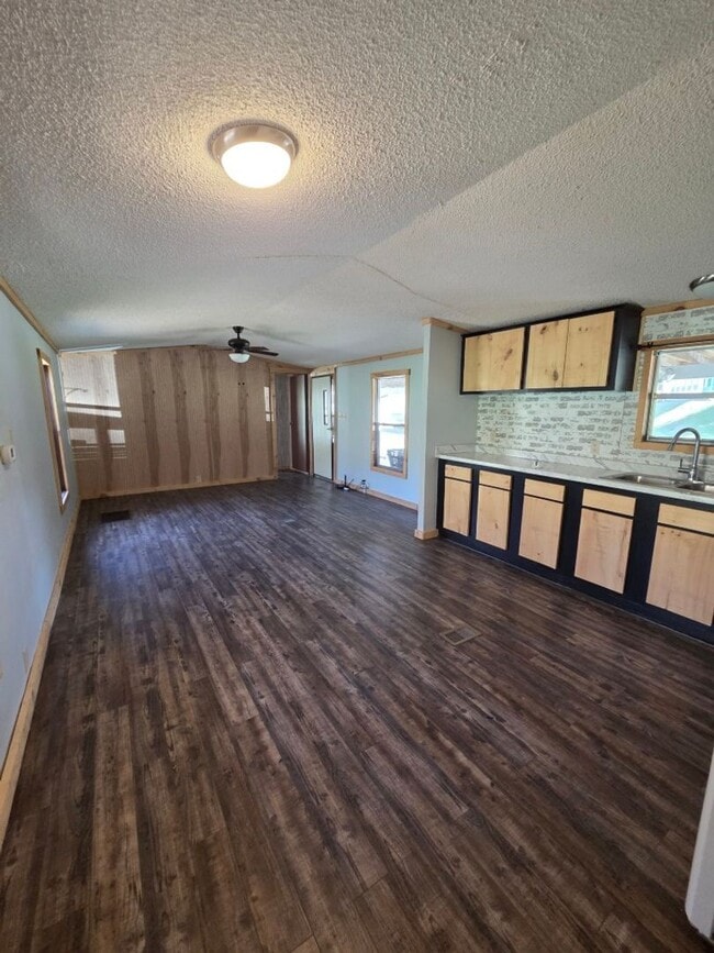 Building Photo - $1,500 - 2 Bedroom / 1 Bath Creekfront Park Model in Tatham Mountain Park