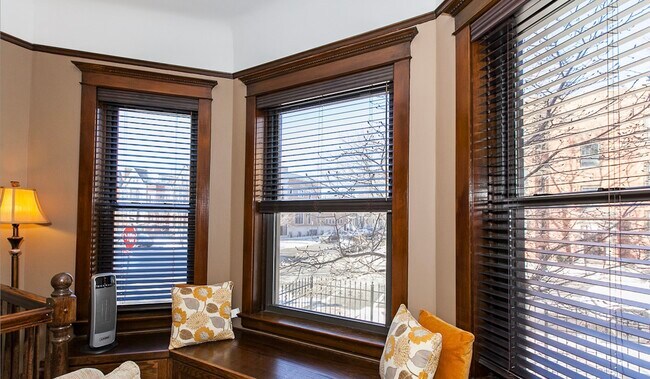 Foto del edificio - 3701 N Lakewood Ave