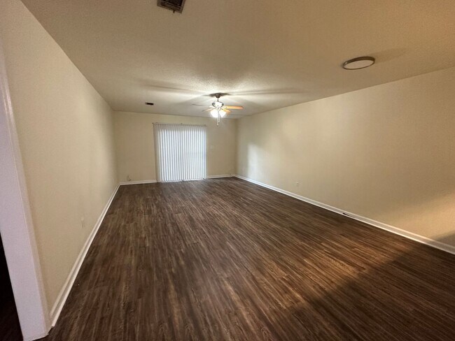 Building Photo - Brewster Estates Duplex avail Now!!!