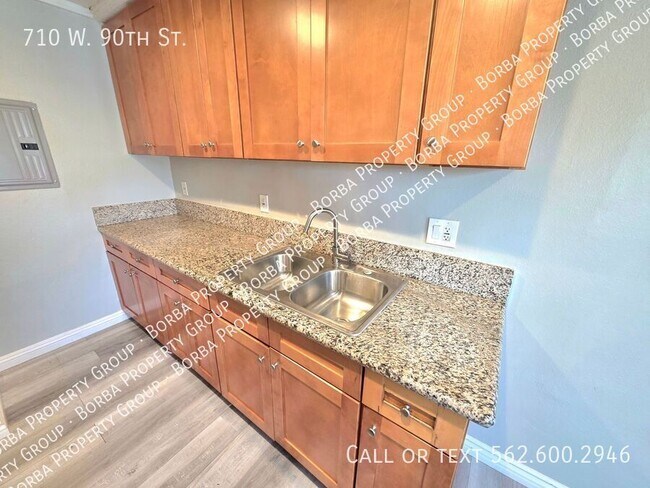 Foto del edificio - 710 W 90th St