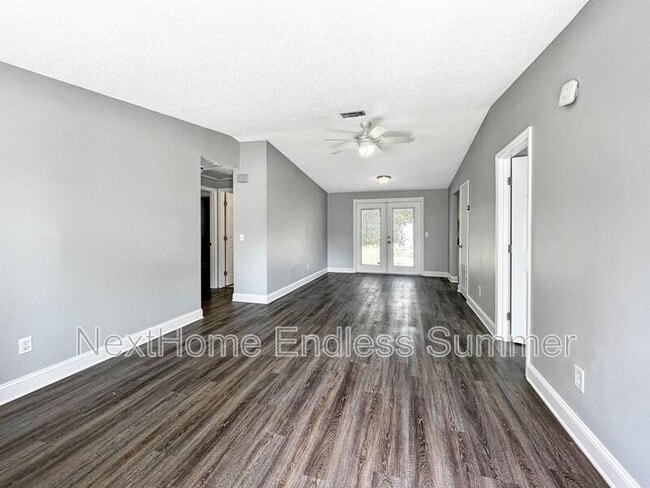 Building Photo - 115 Dolphin Blvd E