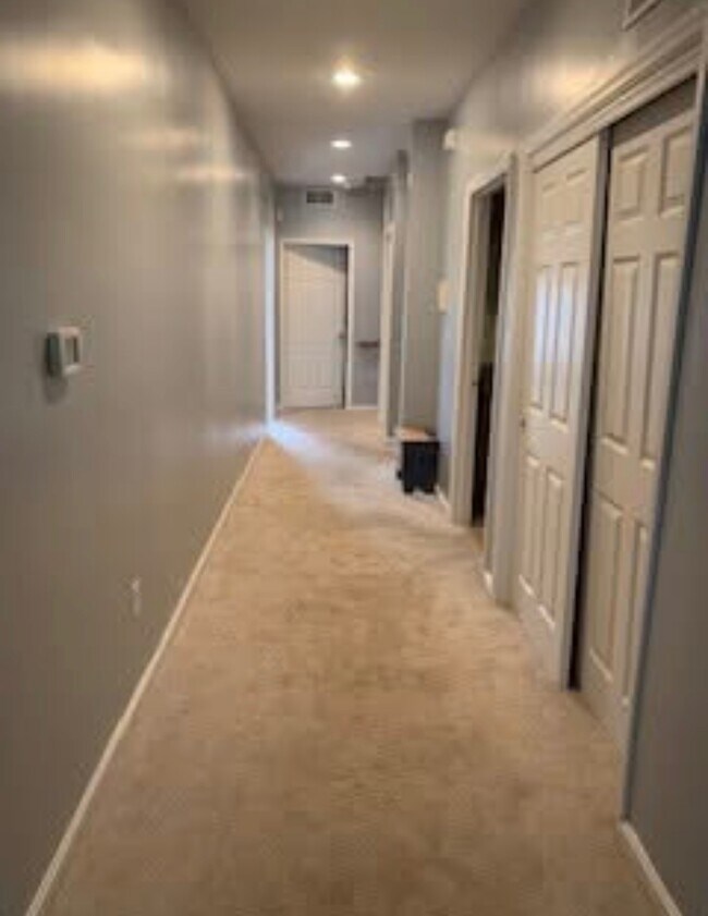 Foto del edificio - 1846 Harmon Dr