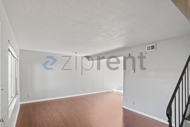 Building Photo - Unit 38605