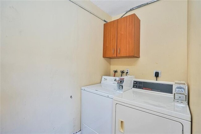 Foto del edificio - 1424 Holly Heights Dr