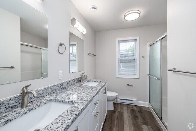 Casa en Nápoles de 3 habitaciones y 2.5 baños - 1378 pies cuadrados - Baño principal - Marion Gardens Townhomes