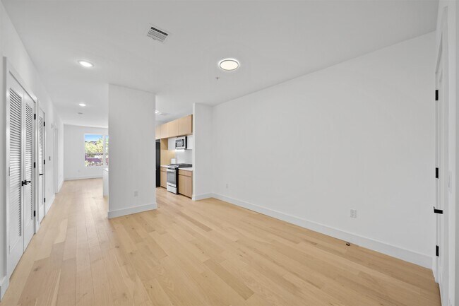 Building Photo - 649 38th St