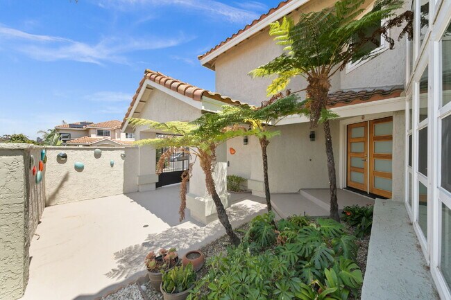 Foto del edificio - Stunning 4BR + Office/Den, 3BA View Home with 3-Car Garage!