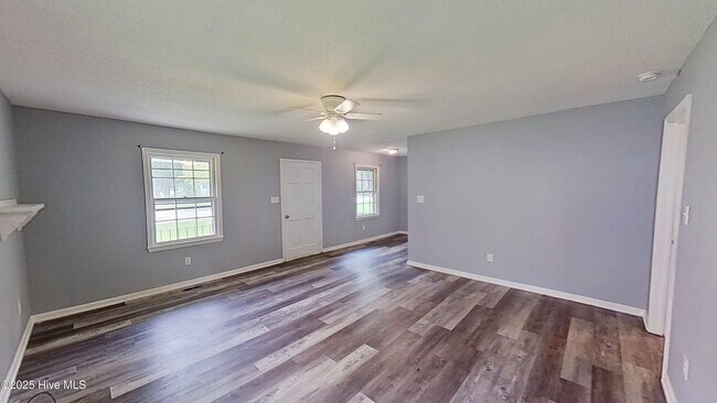 Foto del edificio - 1329 Hazel Ave