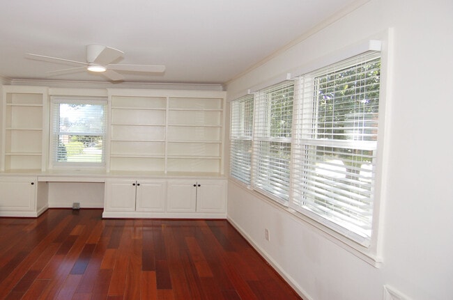 Building Photo - 2100 Sutton Dr