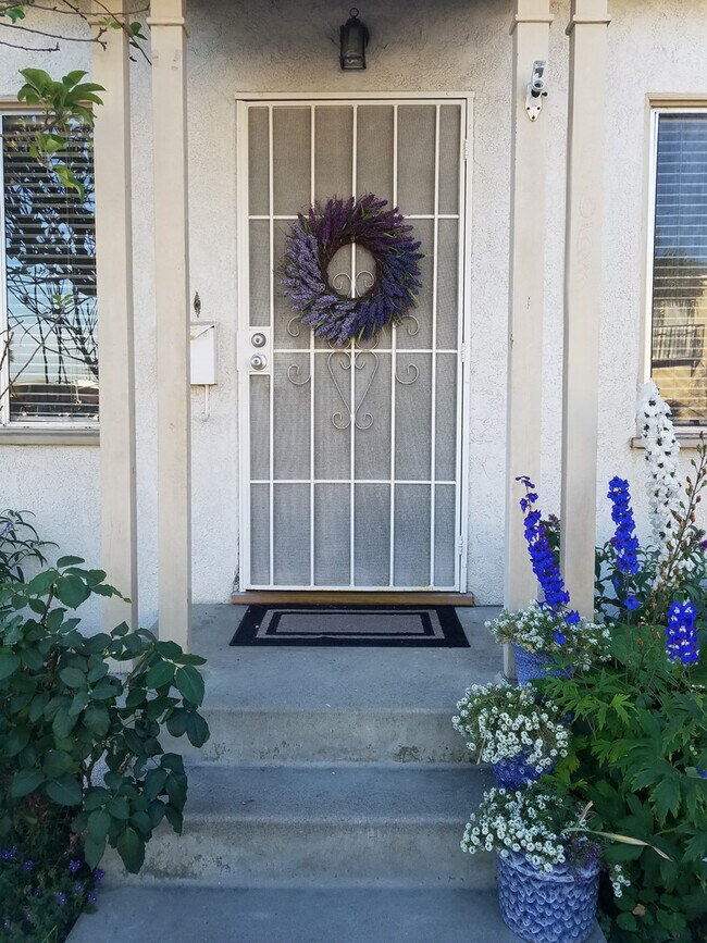 Fotografía del edificio - 5653 E 2nd St