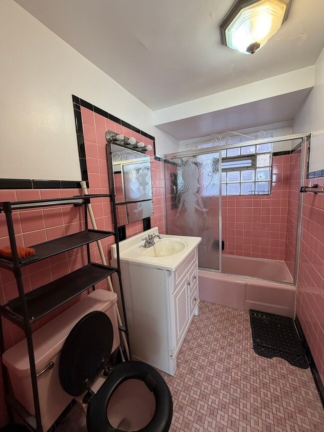 Building Photo - 7228 S Phillips Ave