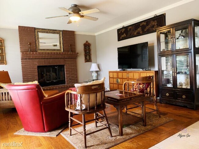 Building Photo - 4 br, 3 bath House - 3106 Unicornio St