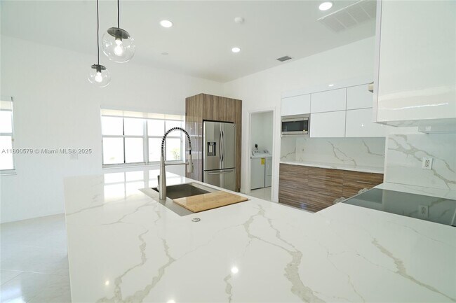 Foto del edificio - 1133 Hidden Valley Way