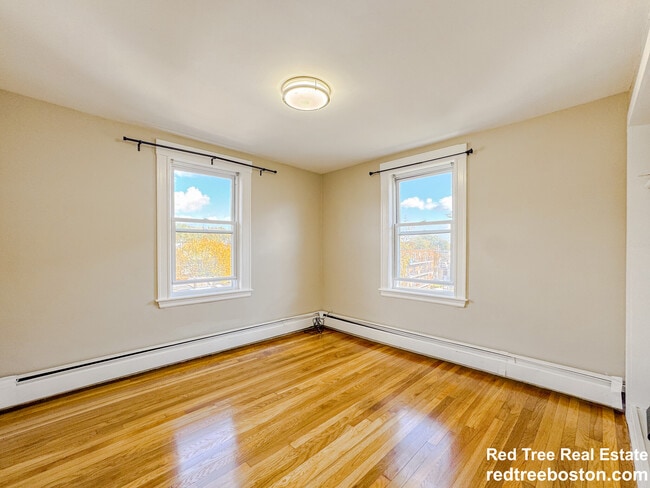 Building Photo - 19 Town Hill St