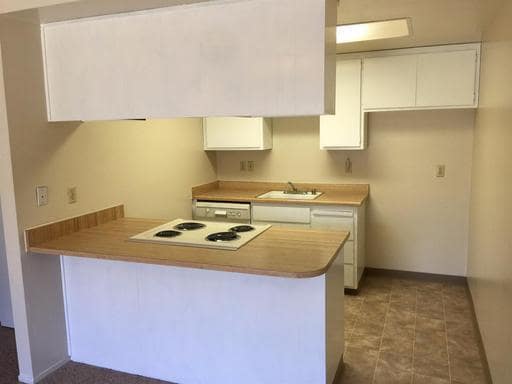 Building Photo - 713