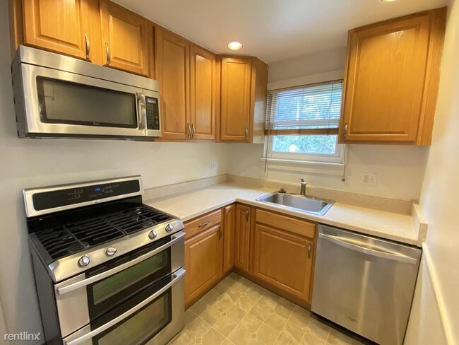 Building Photo - 2 br, 1 bath Apartment - 3994 Beechwood Blvd