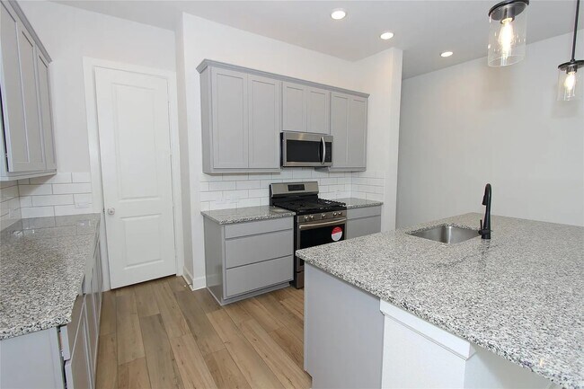 Building Photo - 1443 Park Path Dr