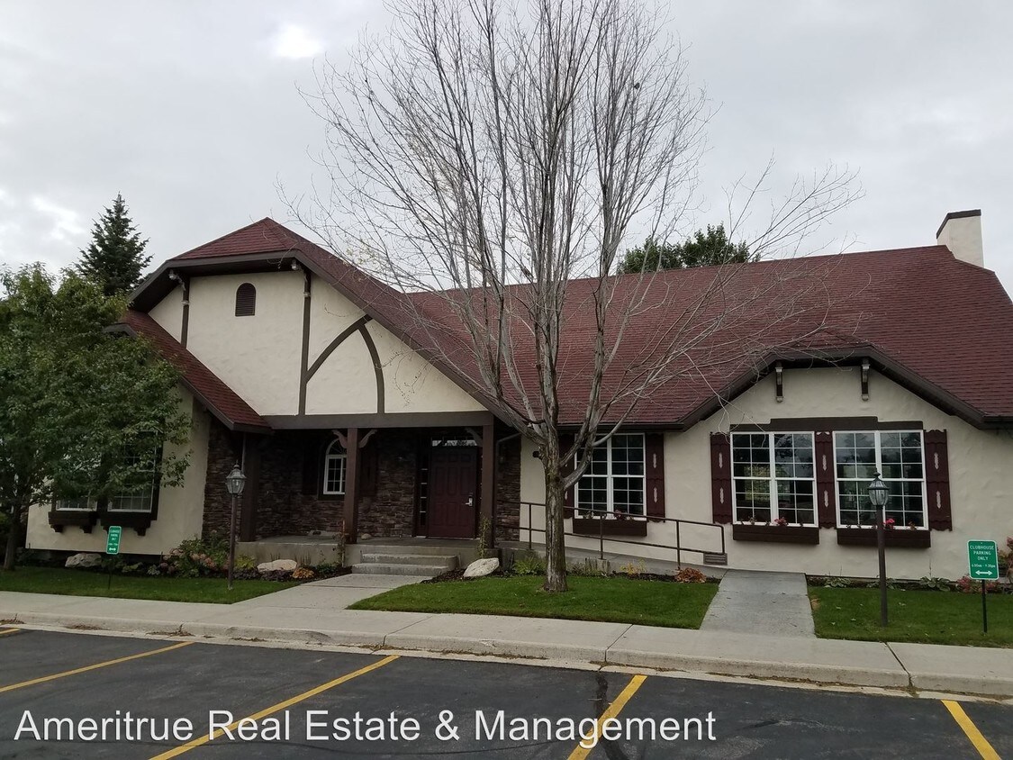 Foto principal - 844 E Hamlet Cir S