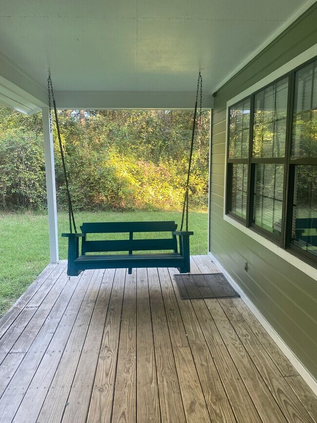 Building Photo - COUNTRY LIVING- LAKELAND GA