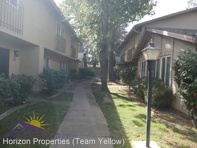 Building Photo - 2 br, 1 bath House - 8607D La Riviera Dr