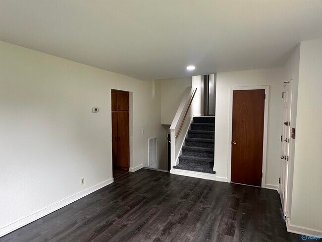 Building Photo - 2616 Skyline Dr NW