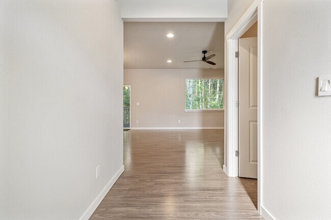 Foto del edificio - 3-Bedroom Home in Port Orchard