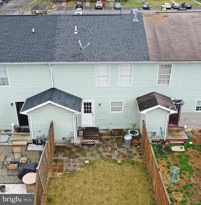 Foto del edificio - 311 Willowbrook Ct