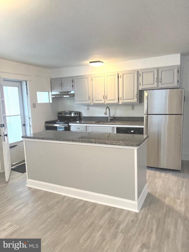 755 W Lancaster Ave Unit 2 FLOOR, Wayne, PA 19087 Room for Rent in