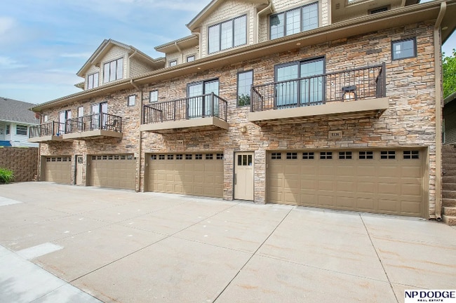Photo - 5138 Dodge St Townhome