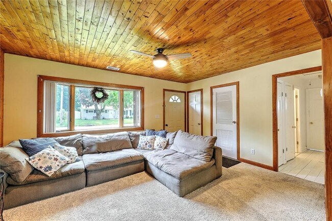 Building Photo - 52 Leroy Dr