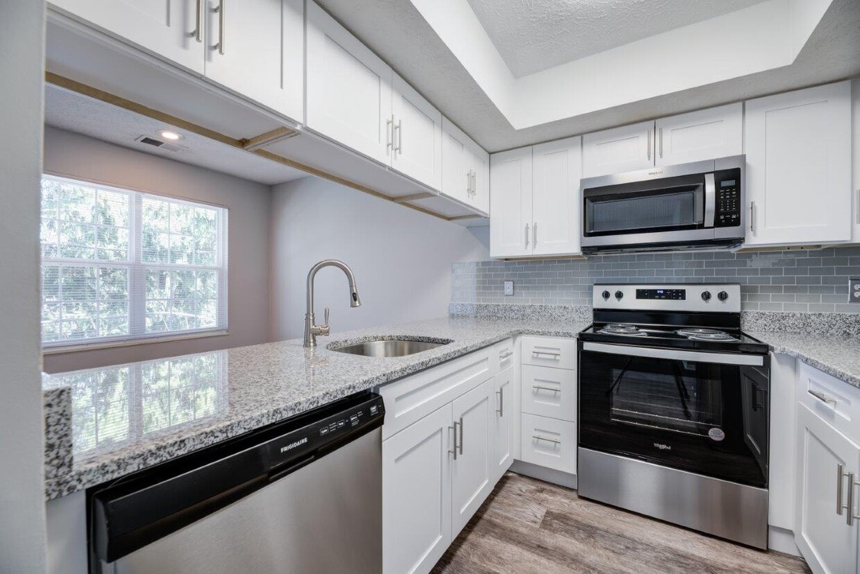 Primary Photo - Wexford Lakes Apartments and Townhomes