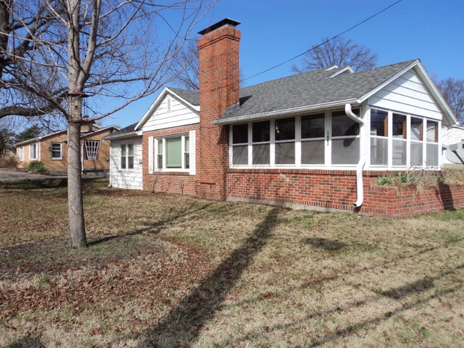 Building Photo - 1601 W Broadway
