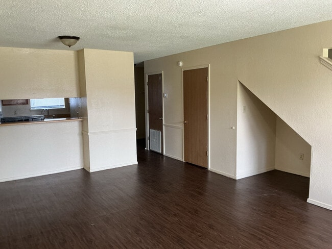 Building Photo - 4301 Yorkshire Dr