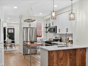 Building Photo - 584 N Plum St