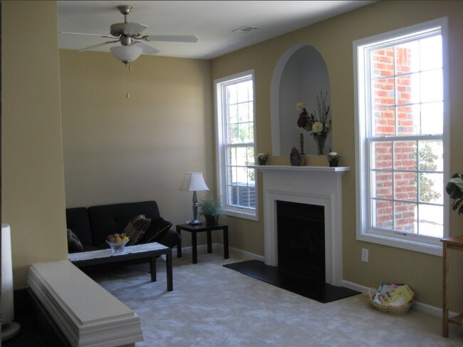 Foto del edificio - 897 Ivydale Ln SW
