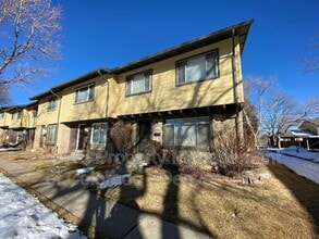 Building Photo - 564 S Carr St