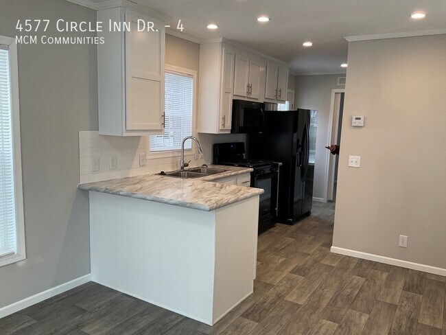 Building Photo - 1 BED/ 1 BETH HOME AVAILABLE NOW!