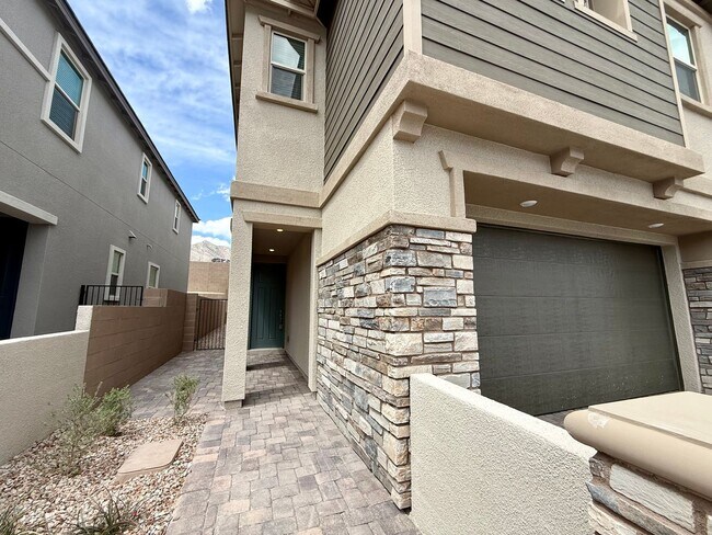 Foto del edificio - Modern Brand New Summerlin Home with 5 Bedrooms, Loft & Upgraded Finishes