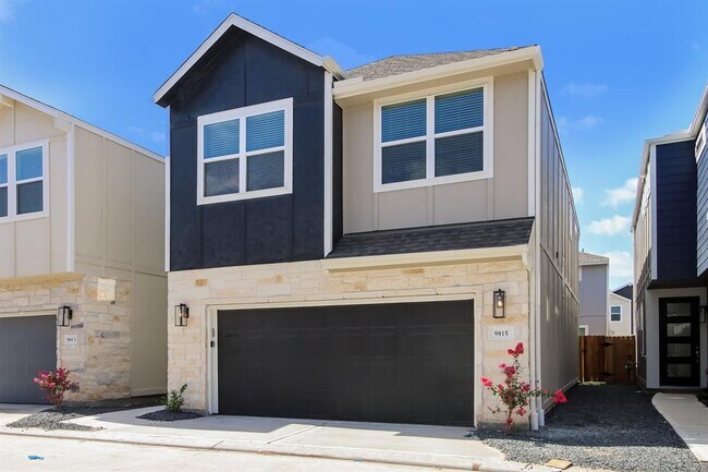 Building Photo - 9815 Rugged Oaks Dr