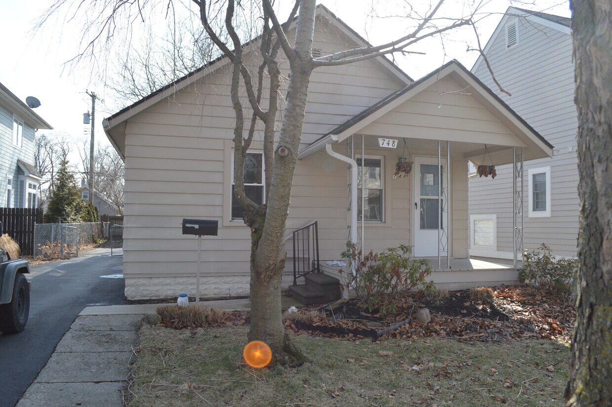 Primary Photo - 748 Bennaville Ave