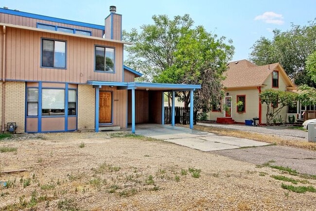 Building Photo - Spacious 3-Bed Townhouse with Private Pati...