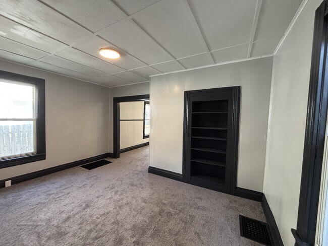 Building Photo - 527 5th St SW