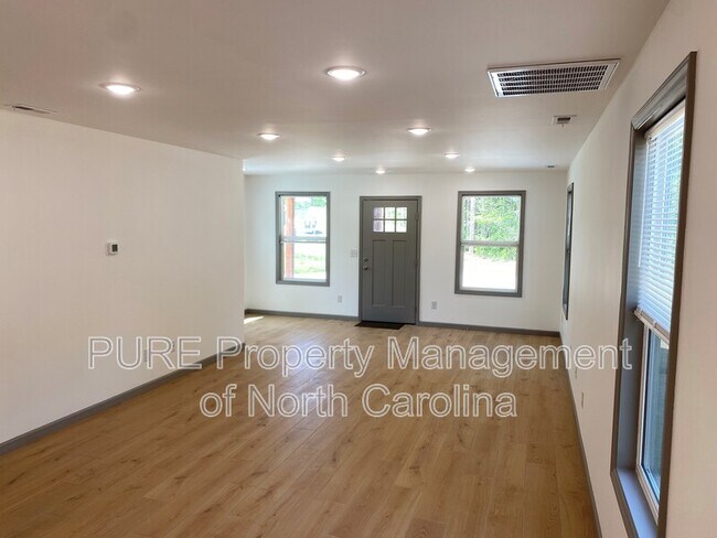 Building Photo - 12025 Platon Ave